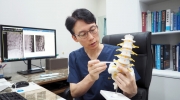 [기고문] 척추관협착증으로 인한 허리통증, 일…